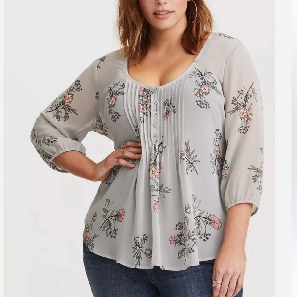 Torrid size 0 blouse floral  Gray Blouse NwT